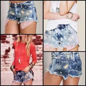 Free People Shibori Tribal Bleach Wash Frayed Hem Micro Denim Shorts Size 28